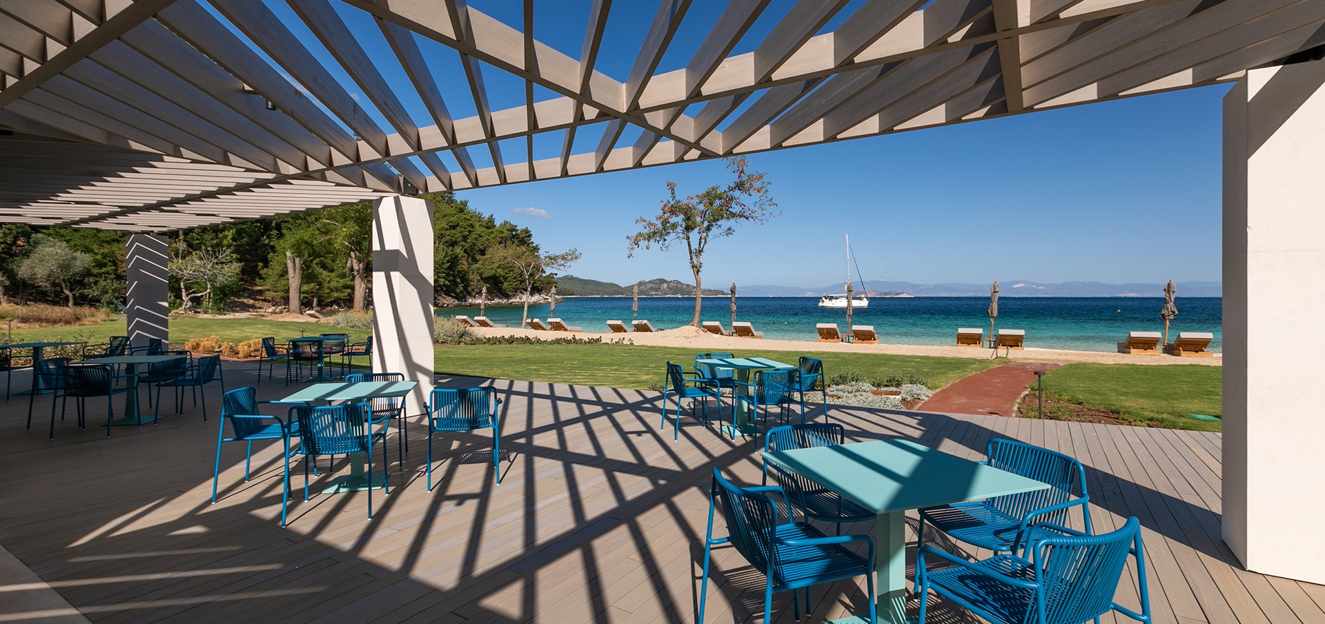 AZUR BAR – RESTAURANT