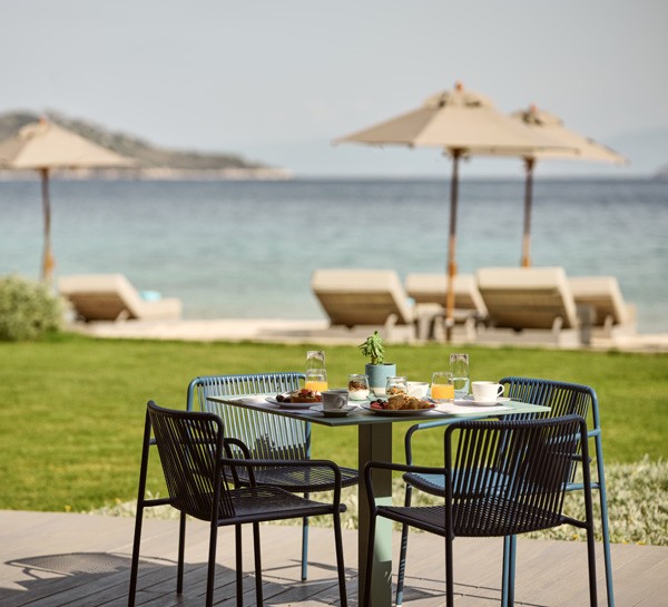 AZUR BAR – RESTAURANT